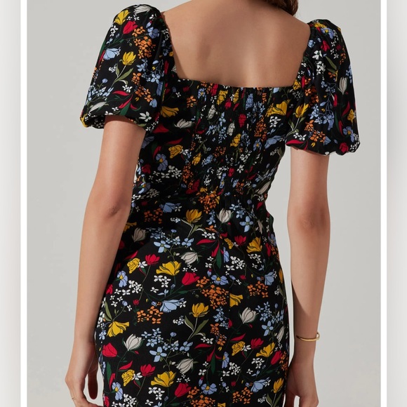 ASTR The Label Puff Sleeve Front Slit Midi Dress - Picture 2 of 6